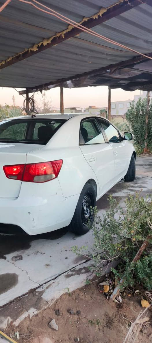 سلام عليكم للبيع كيه سيراتو ٢٠١١ رقم انكليزي السنوية
لل٢٠٣١ السونار كدامك مكينة 
كير حداديه خير من الله تخم تاير 
كير ٤نمر للاستفسار التصال 
***********
