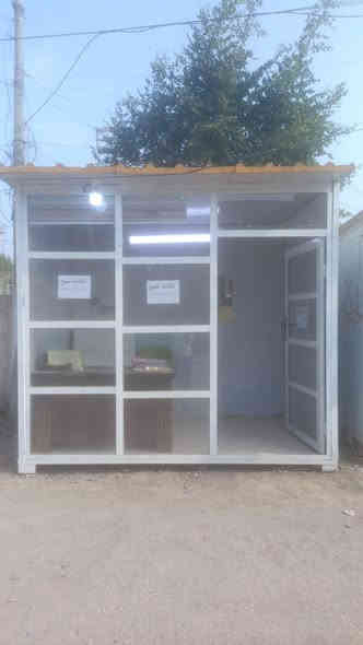 #كشك_للبيع 

الحجم / 2 في 3 
كهربائيات كامله /ارضيه خشب/ طول مترتين ونص /باب 90 سم/العنوان محاويل حي 17 اباب طابو محاويل /

السعر / 850 وبي مجال بسيط جدا 
للاستفسار/ ***********
