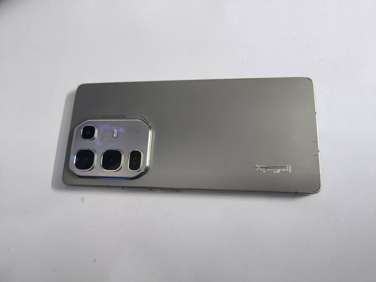 السلام عليكم
Infinix Note 50 Pro - 256G
( وكالة ما مفتوح) 

المواصفات : 
الشاشة: AMOLED مبهرة بتردد 120Hz (سلاسة خيالية).
المعالج: Dimensity القوي (وحش في الألعاب مثل ببجي).
الكاميرا: 108 ميجابكسل لتصوير احترافي بكل التفاصيل.
البطارية: 5000 مللي أمبير
التخزين: 256 جيجابايت 
💰 السعر: ( 225 الف ) 
📍 الموقع: ( بغداد - الكاظمية ).
📞 للتواصل: عبر رسائل الصفحة أو الاتصال على الرقم: ( ***********).
