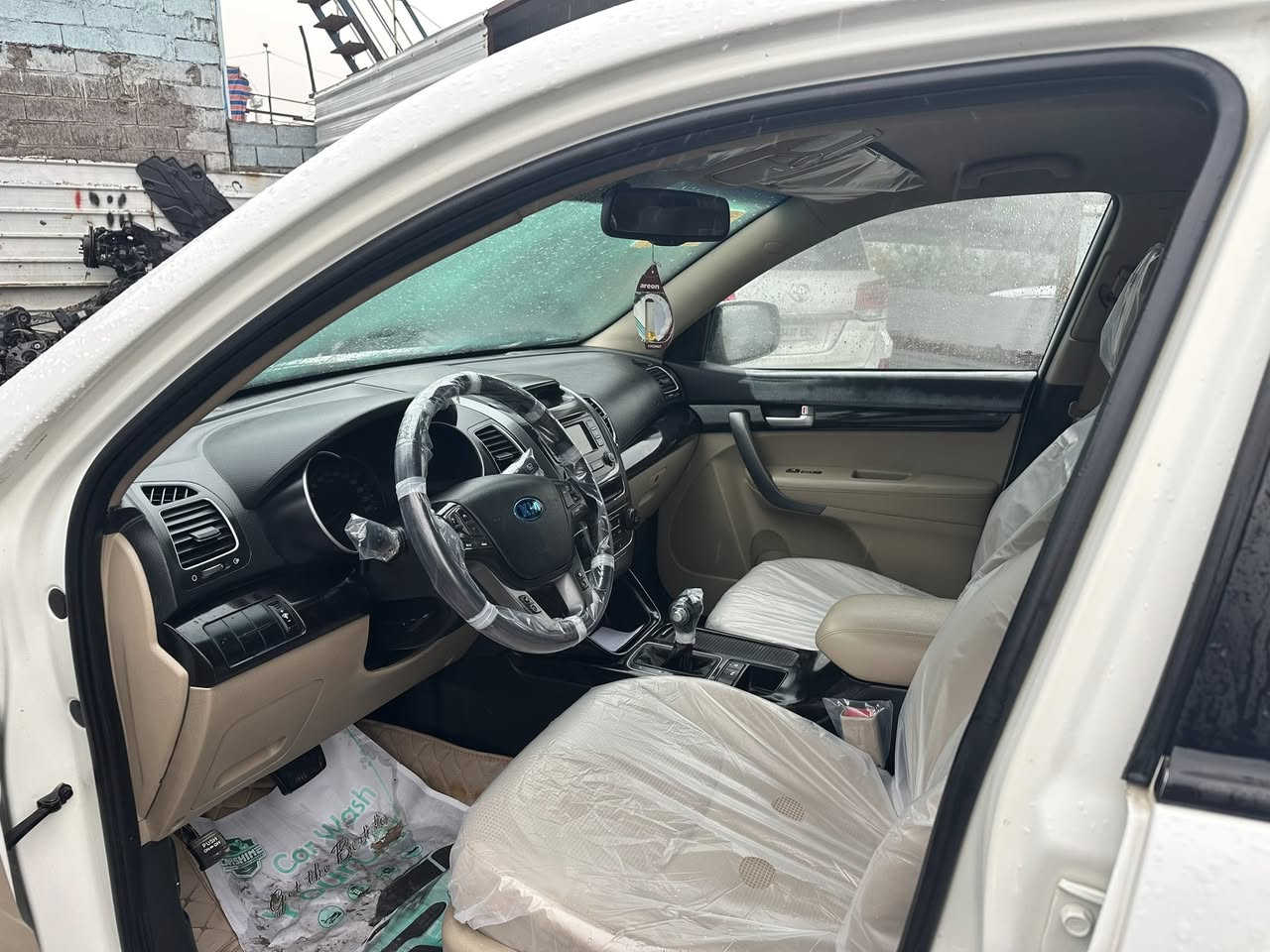 سورنتو موديل 2014 خليجي مكفوله من الضربه والصبغ والبارد رقم سليمانيه  سبعه راكب سياره جاهزه من كلشي ماشيه 155 حقيقي كير محرك ما مفتوح وضع الشركه 5 ويل كب سبير منازل مكان السياره بغداد الشعب 
***********
