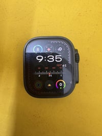 ساعه ابل الترا2 تيتانيوم اسود بطاريه 100‎%‎  نظافه99‎%‎ كامل الملحقات ...