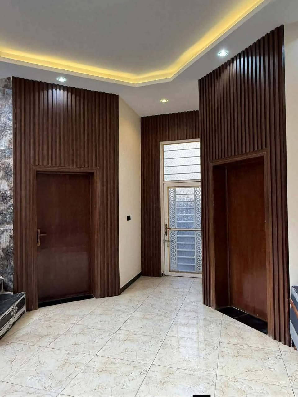 بيت طابقين للبيع طابو زراعي سند 25 تحويل موباشر المساحه 200متر بناء حديث درجة اوله  العنوان بابل شارع 80 خلف نون مول عله تبليط سنتر 
***********
