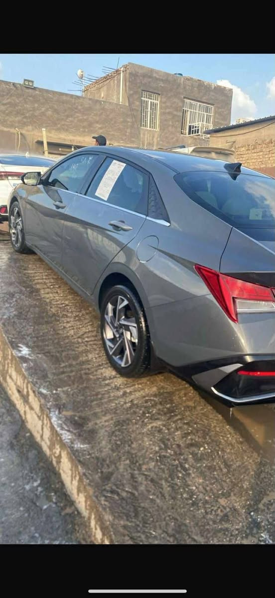 السلام عليكم  النترا موديل ٢٥ لمتد فول مواصفات محرك ٢٠٠٠ دوش رقم بابل بدون حادث نهايتهه ١٨٥ ***********
