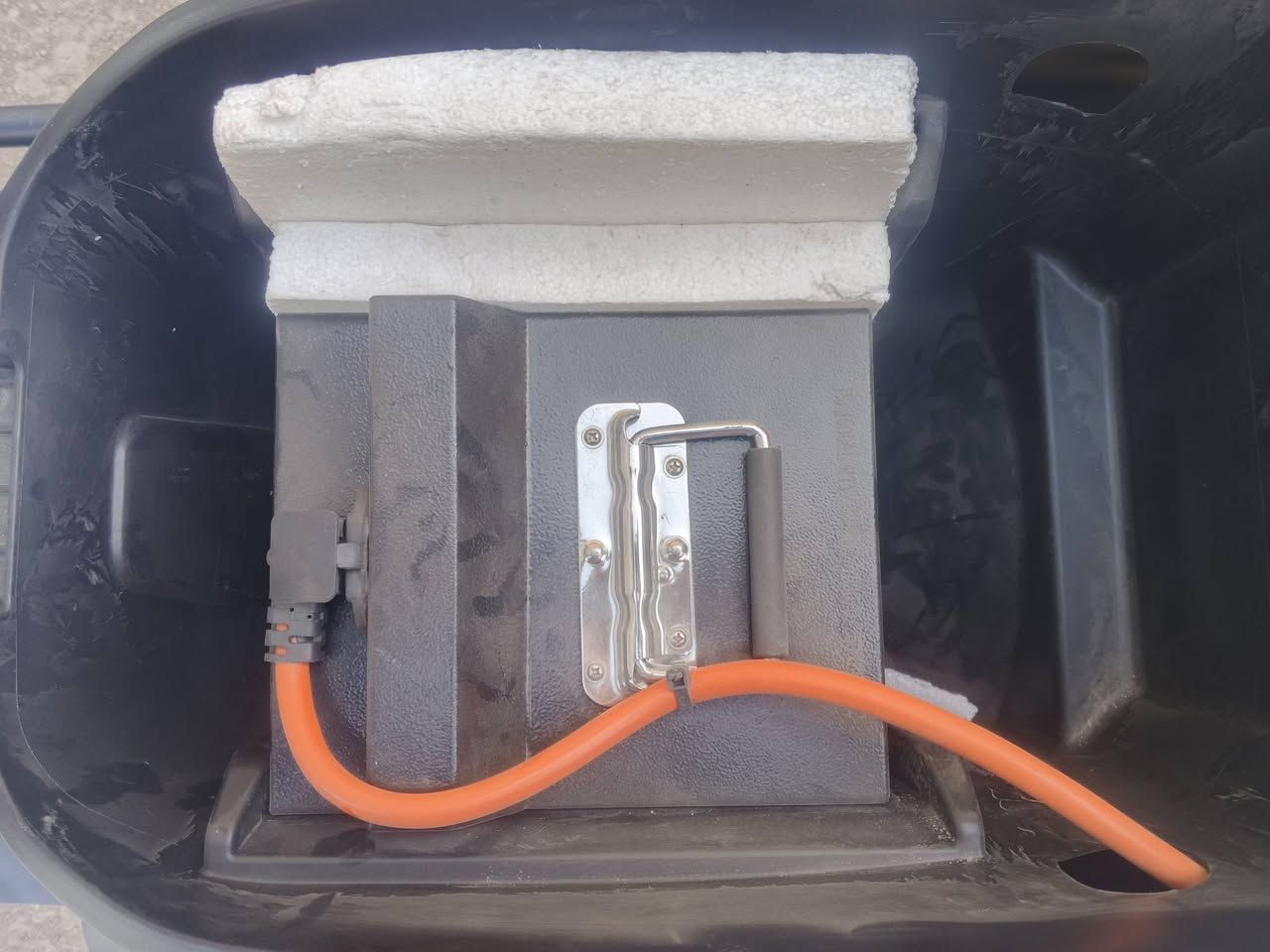 متاح دراجة شحن ليثيوم 30 امبير مستخدمة شهر واحد الدراجة المكان ديالى شهربان السعر 950 ***********
