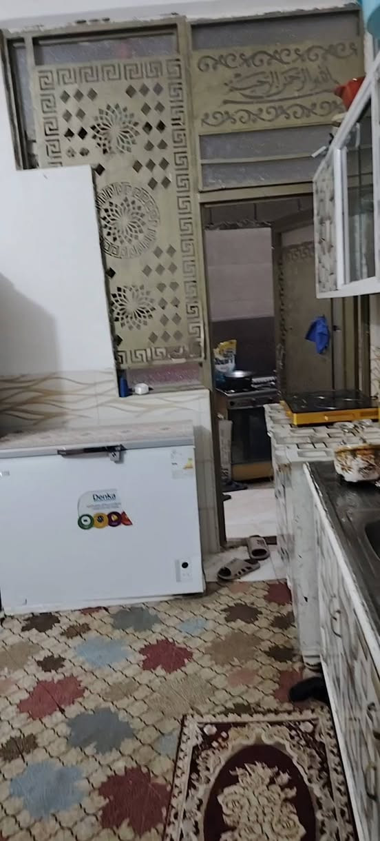 بيت للبيع او للرهن ٦٥ متر واقع حال بس بلسند ٥٠ متر عرض الشارع ٨ متر البيت طابقين الطابق الأول كامل بس الثاني هيكل كامل حته ستاره كامله عوزه بس لبخ الطابق الثاني البيت كله كونكريت مسلح شغل درجه اولا سعر ٥٥ وبي مجال وسعر الرهن ٢٢ رقم الهاتف ***********
