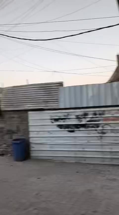 بيت للبيع100 متر  زراعي الشعله قبل السكه ركن على النهر الشارع المجاور لحسينية حبيب ابن مظاهر يحتوي على استقبال ومطبخ 4غرف نوم صحيات مع حديقه 80متر للاستفسار الاتصال على***********
سعر بيت 110مجال
