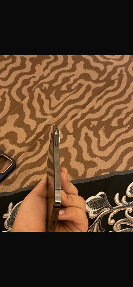 السلام عليكم للبيع ايفون ١٢ برو ماكس ذاكره 512بطاريه ٨٣ الجهاز جديد سعره 550 مكاني بغداد كراده كم ساره ***********
