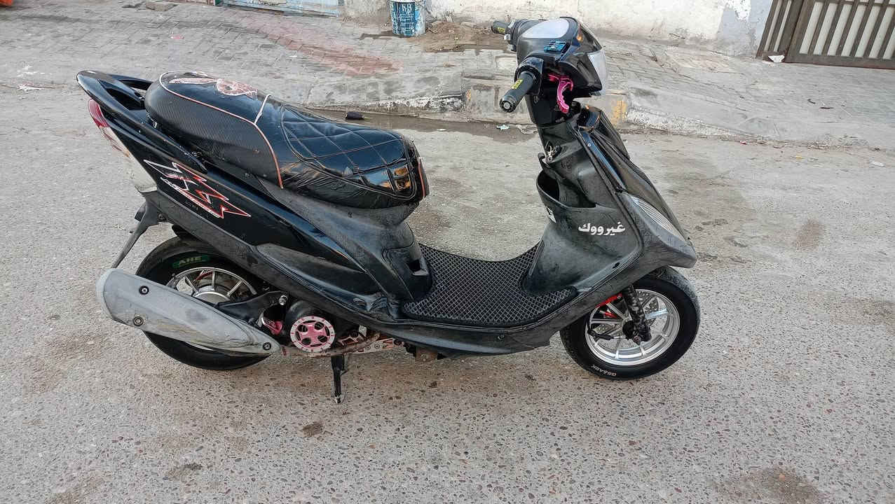 السلام عليكم
ماكس عدله للبيع بيه تزويد خارجي المكينه بالاديه مكفوله 
خرسه قبل 20 يوم اشتريته مال حاويه بيه كلج امامي دوشي بلادي الخلفي بلادي بيه فراك ان سي واي وشيال ار جي اس وياله ار بي ام مشيف كهربائيات كله شغاله قبق فلاوين يدات بريك كفرات بلاديه فقط كفر المازده تجاري سعر 750 وبيه مجال متواجد فيس واتساب ***********
