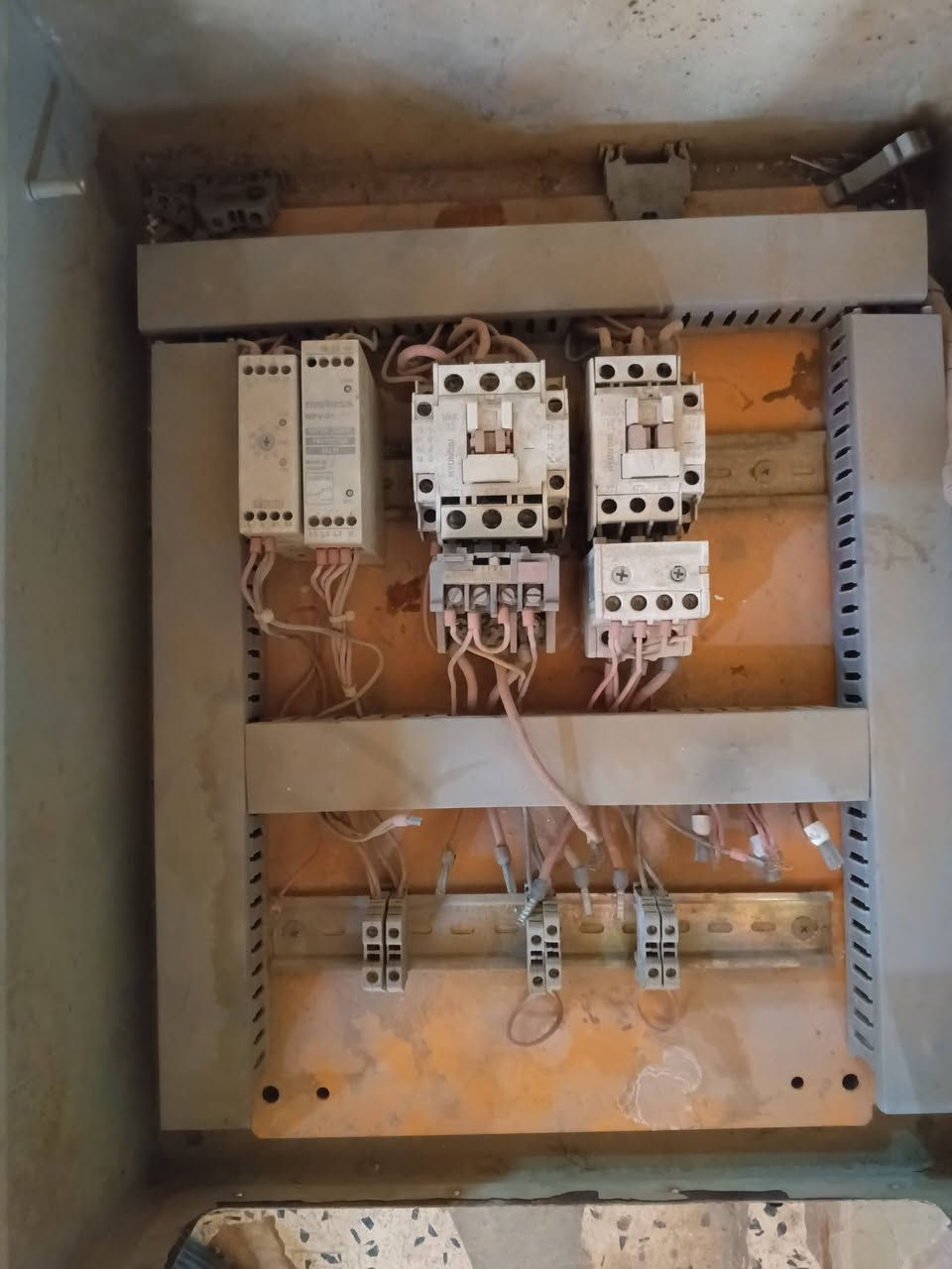 سلام عليكم متاح بورد كهرباء للبيع سعر *********** أو تواصل خاص
