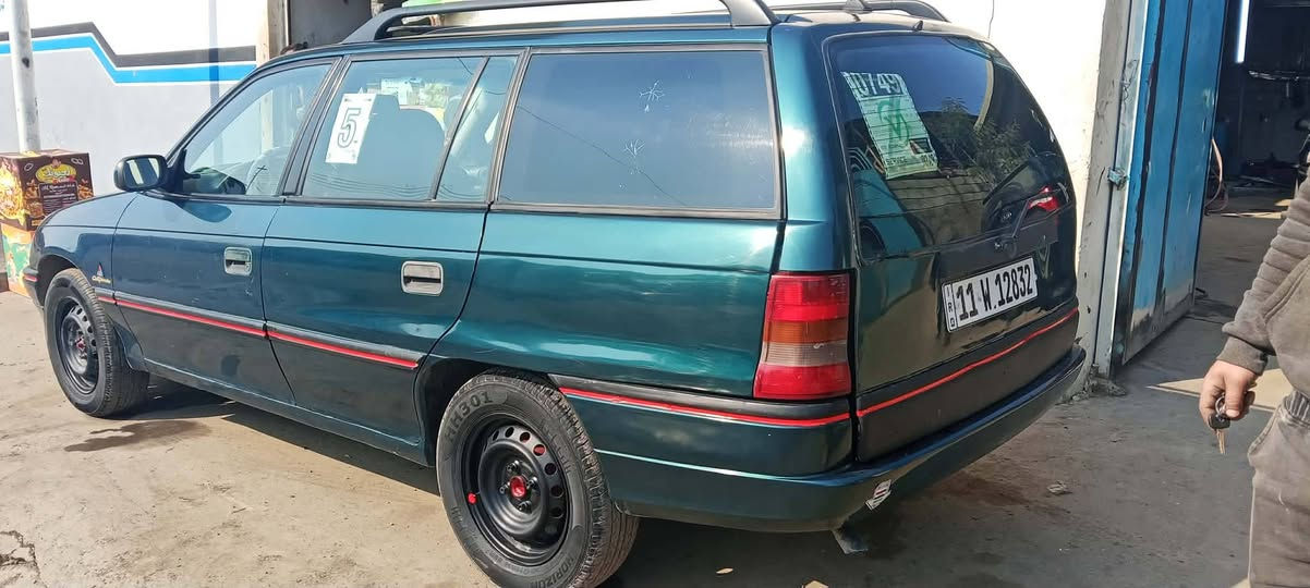 السلام عليكم
للبيع استره
كير توماتيك
محرك 16 نوزل 
موديل 1994
رقم بغداد جديد
سنويه لي 2031
هزه جديده
قفل مركزي
استيرن بور
يربكات
طخم تاير جديد
طخم جديد
باتري جديد
مكاني موصل
السعر51وبيها مجال قليل
رقم الهاتف
***********
