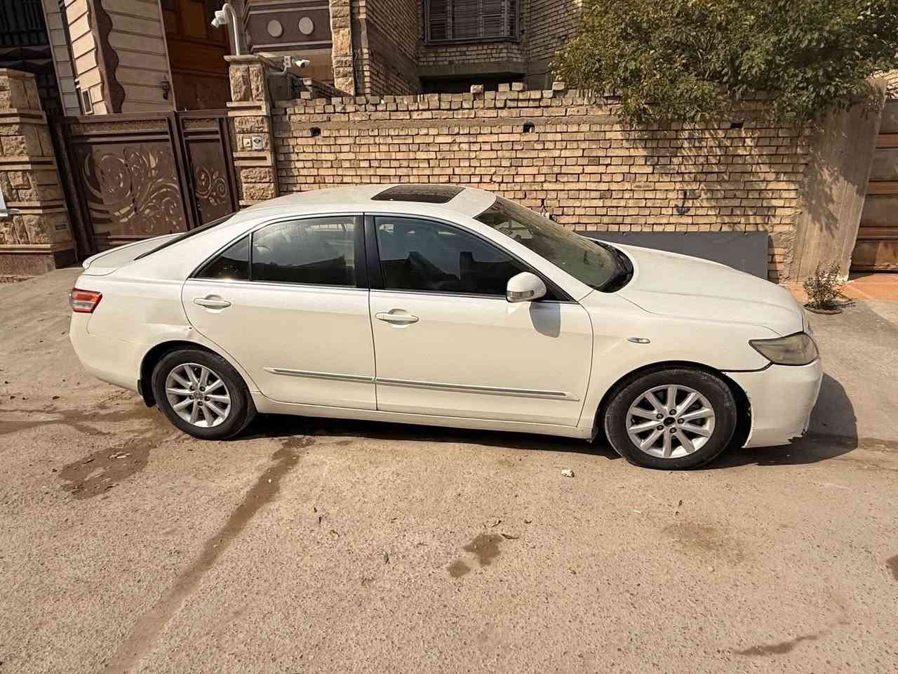 كامري 
2011 لون ابيض صدفي خليجي 
سيارة فتحة سقف بردة كهرباء كشن كهرباء 
محرك 2.4
بيه قطعتين صبغ 
وبيهة طخات بلباب مثل مموضح بلصور
رقم بغداد
0770 089 2840
السعر ١١٥ ورقه
