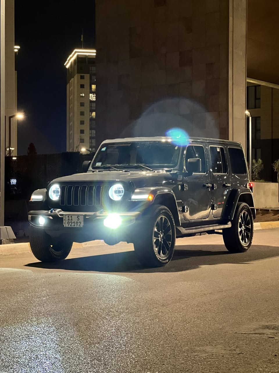 السلام عليكم 
جيب رانكلر 2024 بلكن هايبرد بانزين  
ماشيه 20 ميل
فول مواصفات 4x4e
سقف متحرك 
لون سموك مميز
بصمه 
شاشه كبيره كار بلاي
سستم سماعات بلادي
وباقي مواصفات الرانكلر الفول
العنوان بغداد الكرخ
***********
***********
