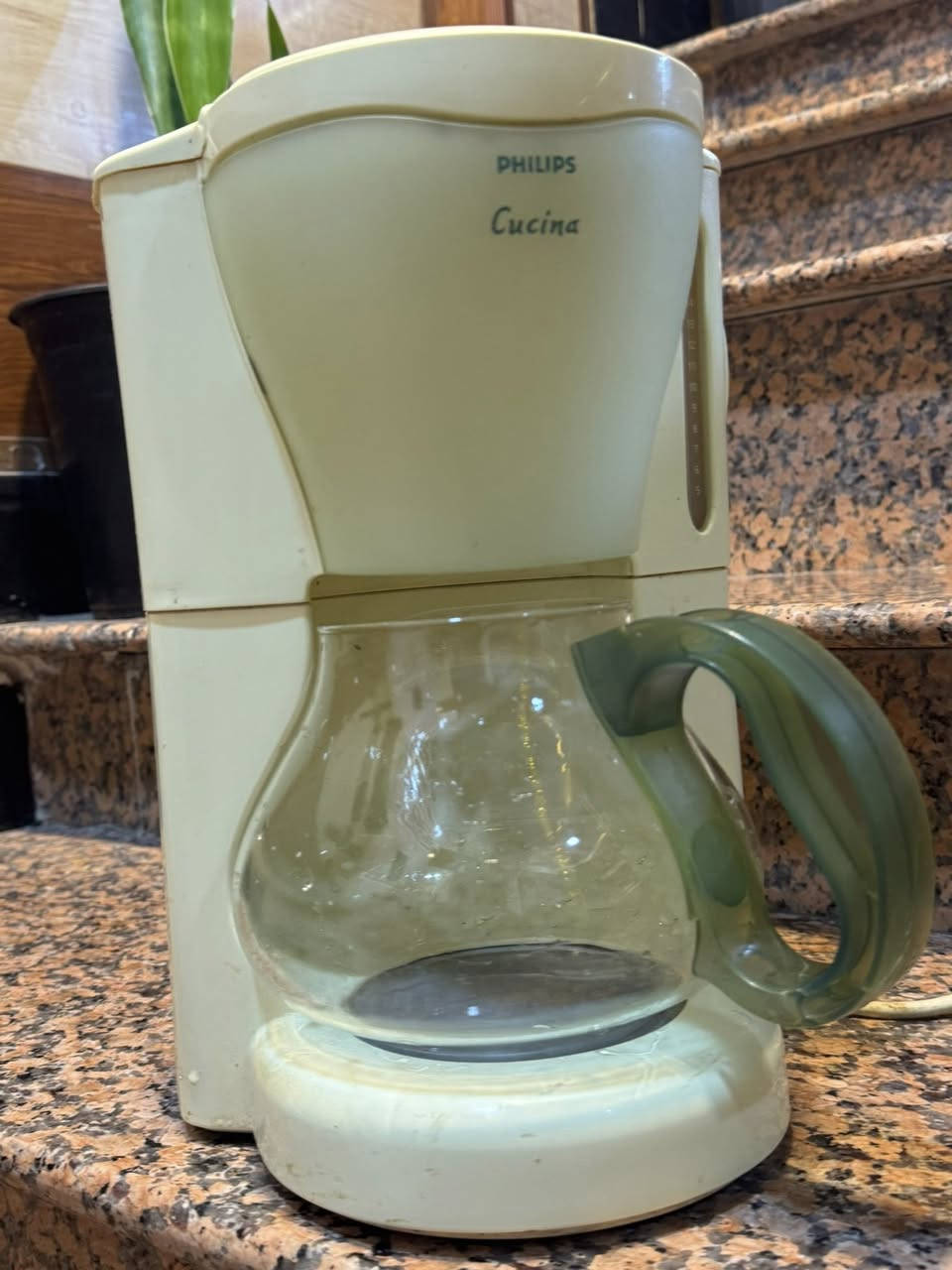 السلام عليكم امزون مستخدم محضرة  صمون وكيك تعجن  وجهز وحدها فقط  اضيف المقادير  والثانيه محضرة قوة ماركة فلبس  امزون بضاعة اوربيه  ***********
