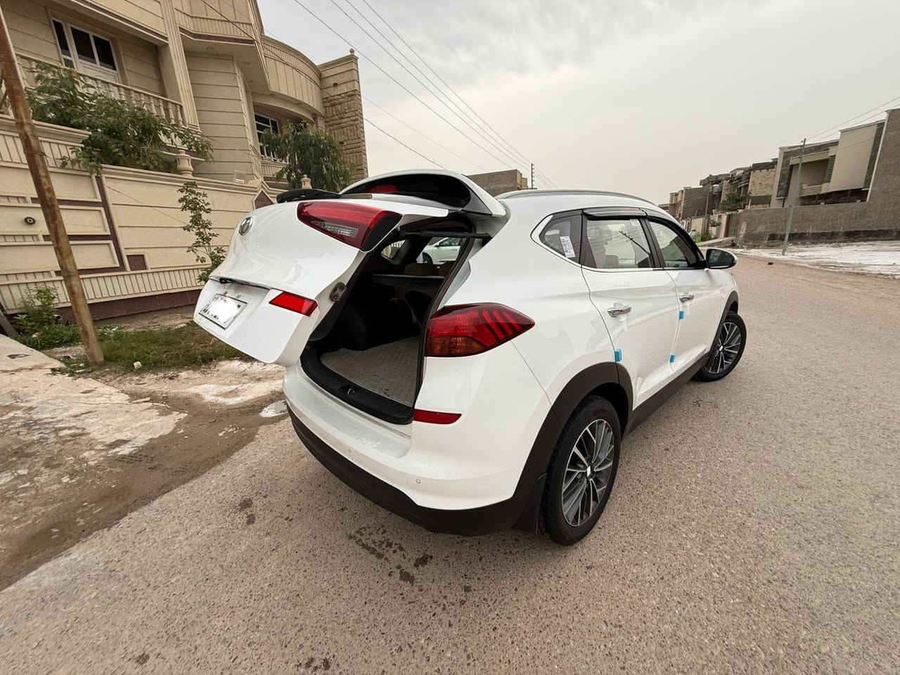 السلام عليكم
توسان 2020
خليجي 
ماشيه 70الف حقيقي 
فول موصفات عدا البنراما 
محرك2000 
بصمه 
كشنات كهرباء سايق وصدر 
حساس امامي خلفي 
شاشه 
كامره اماميه خلفيه 
شاحن واير ليس
مود درايف 
بكلايت لد 
لد نهاري 
تبريد خلفي
نضام ترحيب وأناره خارجيه
 ويل19 

السياره مكفوله كفاله عامه من كلشي 

رقم بغداد تحويل مباشر 
السعر 210وبيه وجال 
مكان السياره الانبار الفلوجه
 للاتصال ***********
