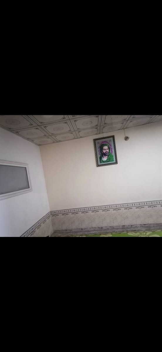 السلام عليكم...
بيت تجاوز للبيع غرفتين واستقبال ومطبخ و حمام  وتواليت وطارمه چبيره.. البيت نظيف وجاهز للسكن العنوان حي العسكري الأول قرب مدرسة الجمهورية..
للاستفسار اتصال أو خاص... ***********
