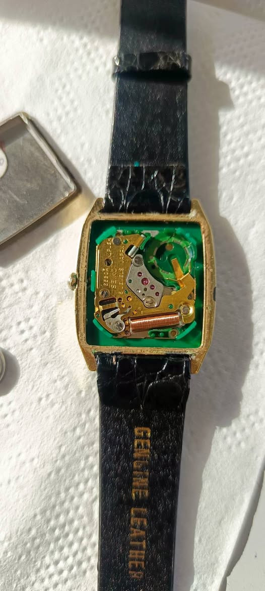 Seiko vintage 🪞
سيكو الفنتج المربعة بنظام "الميلين" مرغوبة جداً عند الي يدورون كلاسيك ونزاكة.
انتاج 1985
الماكينة اليابانية الأصلية نظيفة وبحالة ممتازة
الماكينة الذهبية 5 احجار كريمة
33*27 قطر


**إذا كنت صاحب هذا الإعلان وتريد حذفه لأي سبب، رجاءا أرسل رسالة إلى الدعم الفني**