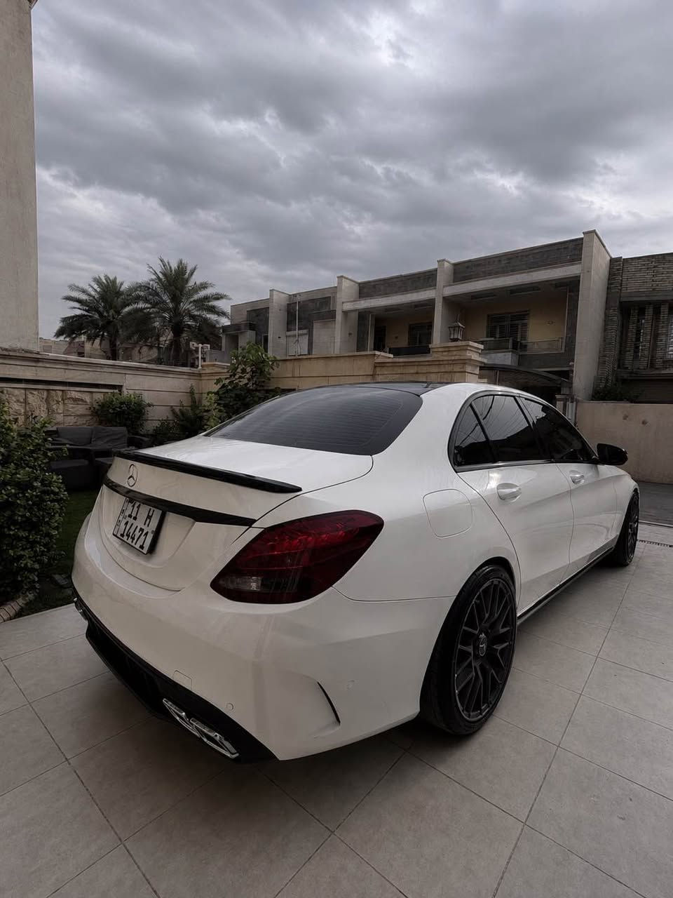 السلام عليكم
للبيع مارسدس C -Class2017
وارد امريكي كلين تايتل بدون صبغ AMG Kitبدون ايرباك
فول مواصفات بانوراما وداخل بيجي وصاج بدون اي نقص 
السعر 188وبيها مجال بسيط 
*********** بغداد, العراق
