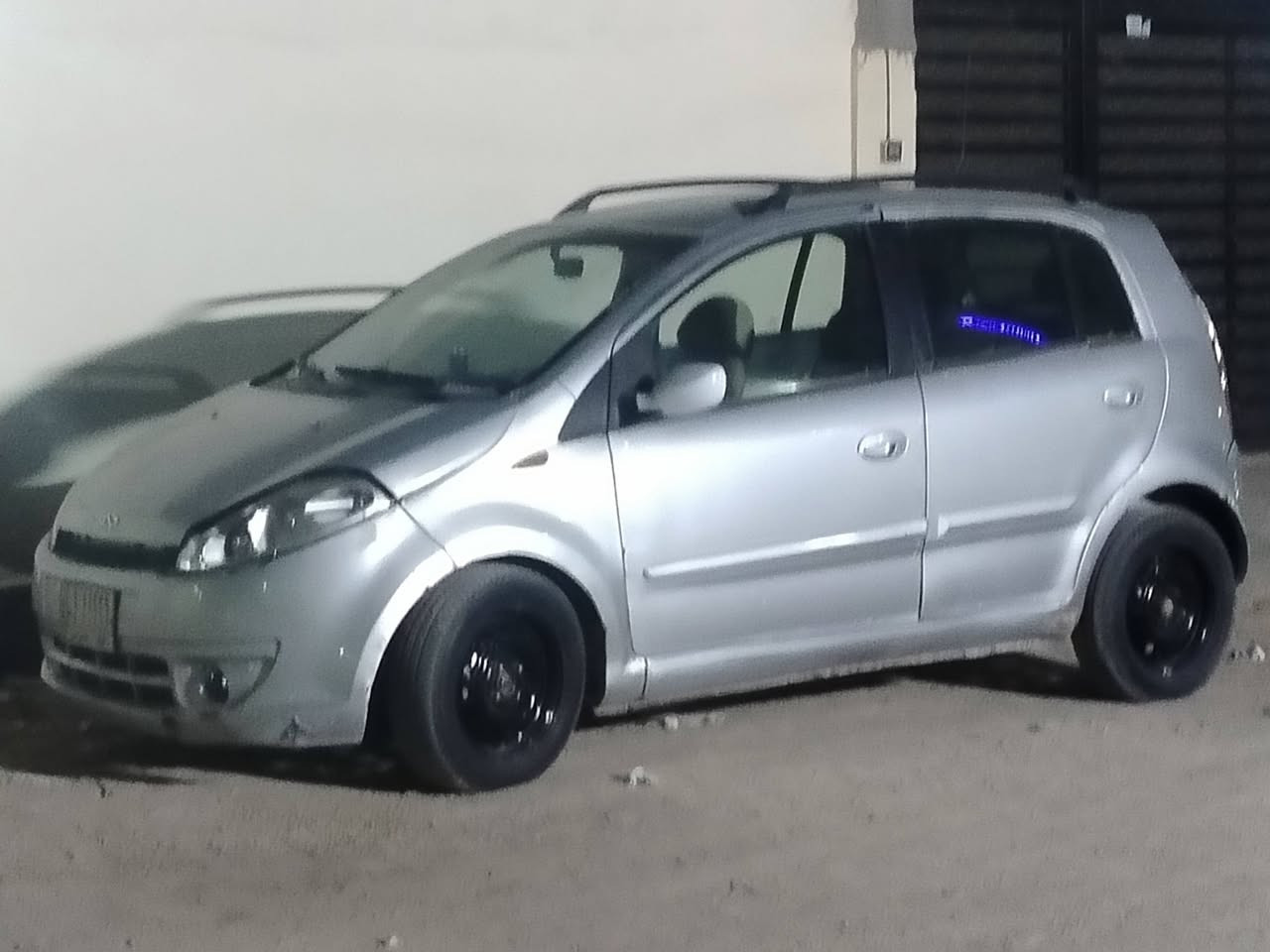 السلام عليكم شيري a1 سياره نضيفه عوزهه نواقص بسيطه  السعر 25 قفل رقم نجف راعيهه نجف  ***********
