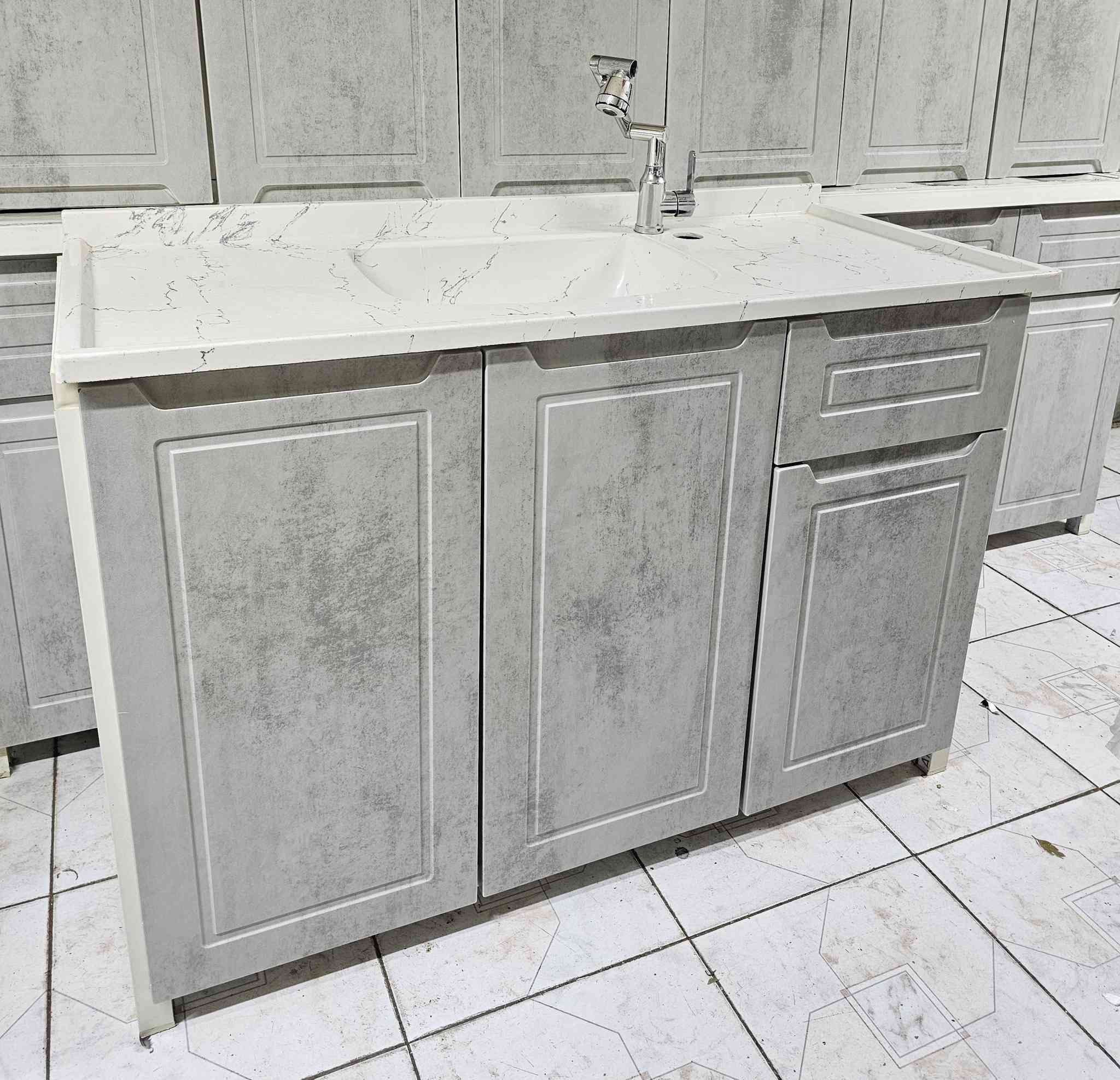 كاونتر الأبواب خشب اج دي اف تركي والداخل المنيوم 

العدد 4 قطع نضيف جدا مع الخلاط أيضًا 

مترين ونص والسنك مترو30سم والقطعه الاضافيه مترين

*********** ***********
