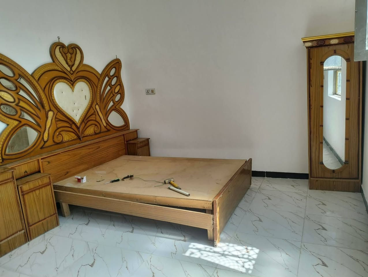 غرفه خشاب البيع نضيفه كمافي الصوره الاستفسار *********** واتساب
