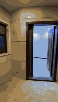 ***********
شقه اللايجار 
المساحه 220م 
السعر مليون وربع 
عدد غرف 2 
مخزن وصاله ومطبخ 
مدخلين الشقه اليرموك الحمراء  طابق اول
