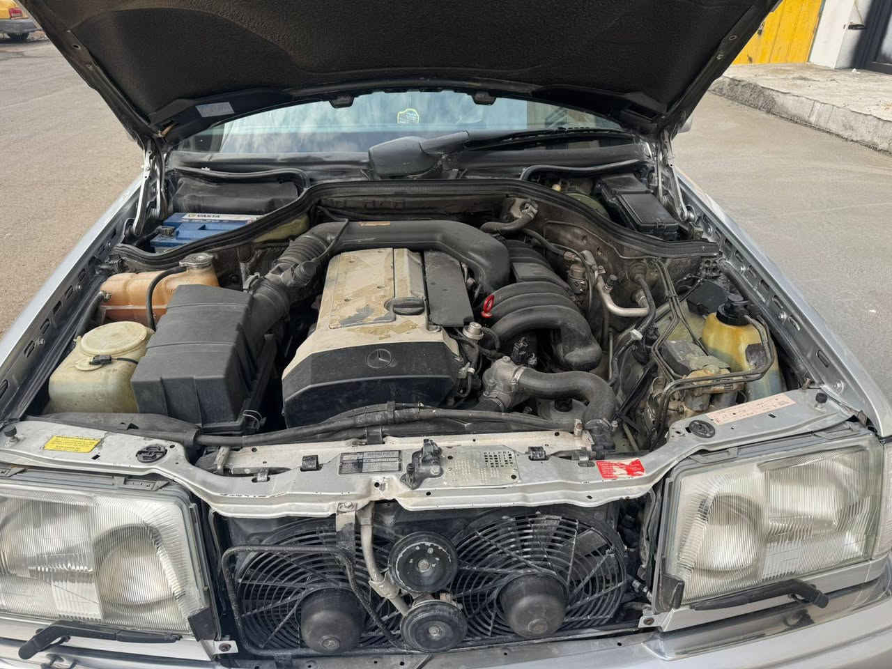 سلام عليكم 
دب جديده 
بدون تعمير ابلاديه 
صبغ بس جماليه
320 محرك كير جديد 
موديل 1992
سلايت
كشنات كهربائي
سياره بسمي تحويل موباشر
السعر انتصل عل ارقام 
***********
***********
