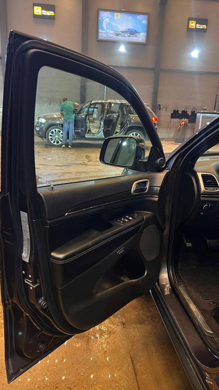 سلام عليكم 
جيب 2017

رقم سليمانيه بأسمي الجديد

ماشيه 127 ميل

المواصفات

نضام إطفاء وتشغيل ذاتي عند الوقوف

حجم المحرك 6 سلندر 3600

فتحه سقف

تشغيل عن بعد

شفتات ستيرن

صندوق كهرباء

حساسات خليفه 

كشنات جلد 

تدفئة الكشنات الخلفي 

3 وضعيات جلوس خزن ميموري 

تدفئة الكشنات الامامية 

اشاير بالمري 

اللايت عدسة 

كشافات زنون 

لايت العالي كلش قوي 

كير ومحرك كفاله 

حادث موضح بصوره بارد جاملغ خلفي وباب فقط 

بدون قطرة صبغ السياره 

ايرباكات كله سليمة 

تخم تاير جديد 

السعر 215 وبي مجال قليل 

غير متواجد بلفيس 

***********
