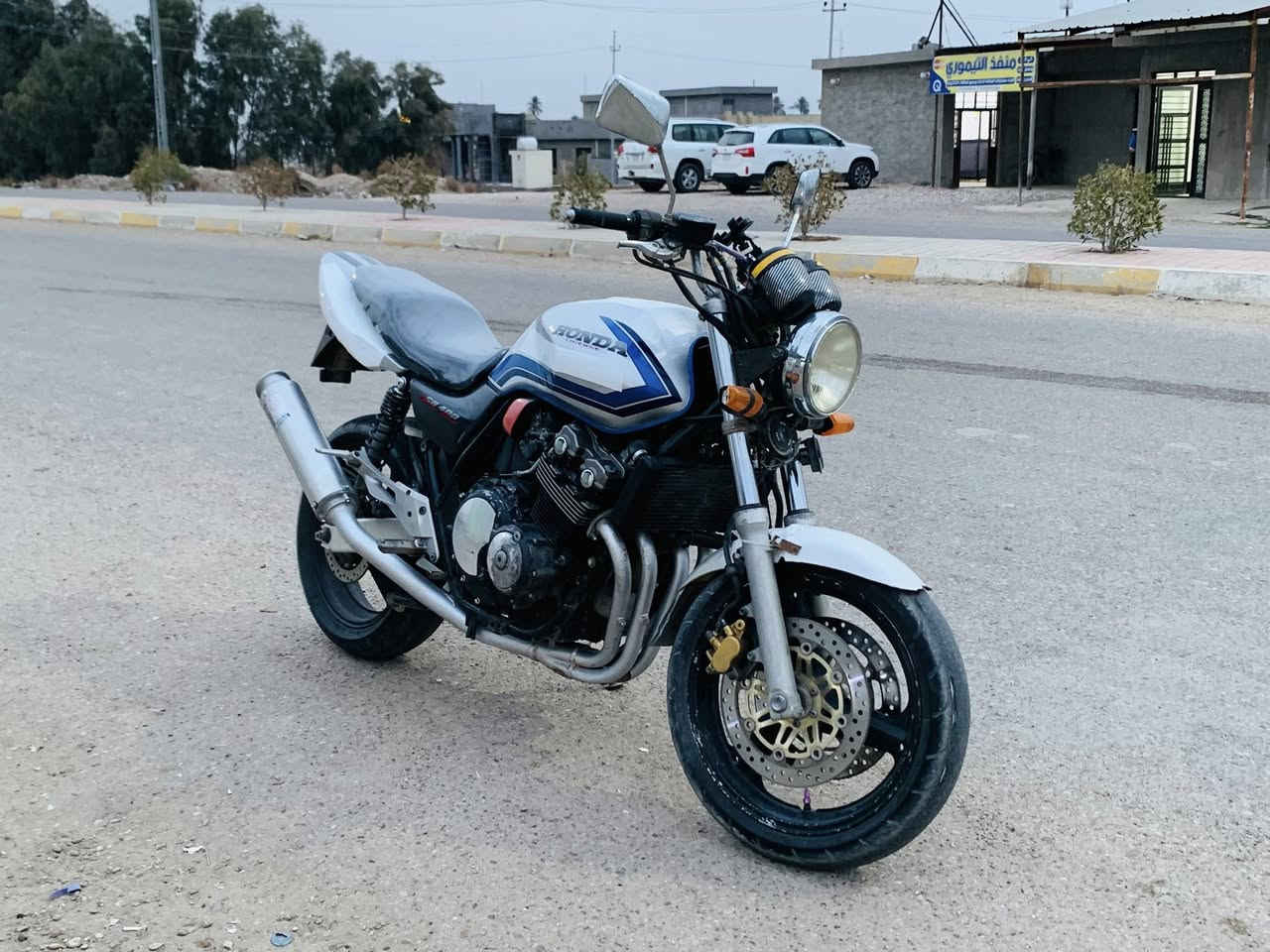 @إشارة

سلام عليكم 
دراجه للبيع هونده 
جيل 2 تعليمي 
8 ولف 
دراجه مكمركه 
كفاله كير و محرك 
السعر 14 ونص 

الرقم ***********
