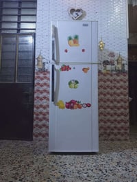 ثلاجة • نظيفة • شغالة
