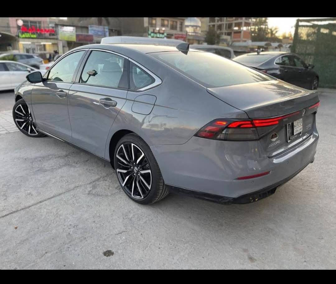 السلام عليكم .
هوندا اكورد هايبرد 2025 للبيع ماشية 1000 ميل السيارة فئه تورنك اعلى فئه فول مواصفات بالكامل صور حادث السياره موضح بالصور وبدون شواصي وبدون لغد وبدون كص حوض وما بيها اي قطعه تبديل كلها ليبل واحد السياره مصلحه تصليح درجه اولى وجاهزه وشغاله .
للاستفسار .
*********** اتصال او واتساب
