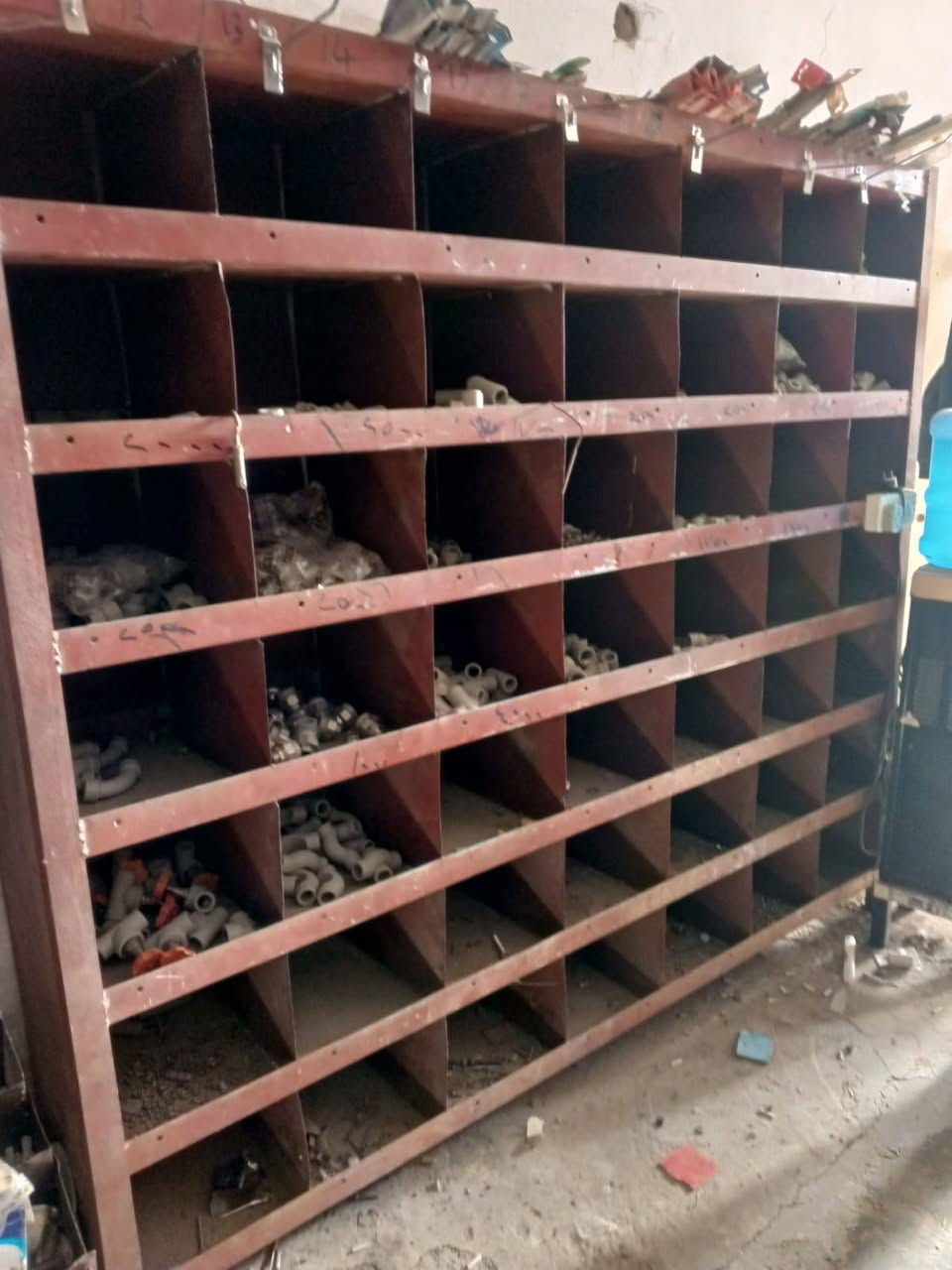 رفوف للبيع التواصل ع الرقم ***********
