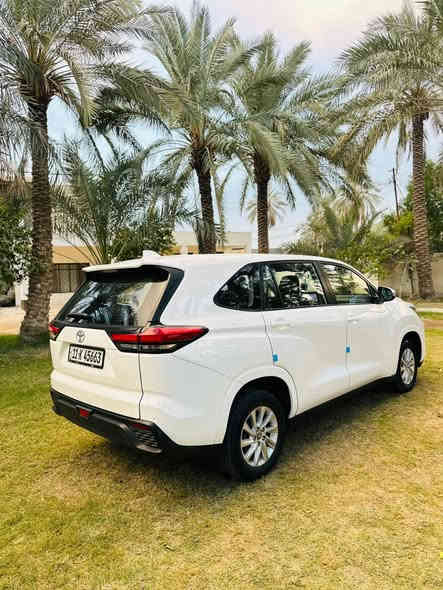 سلام عليكم للبيع تيوتا انوفا مديل 24  وارد خليجي هايبرت ماشيه  38 بسمي بدون حادث صبغ عام اثر ستيكرات على وضع شركه محرك 2700 بصمه تبريد 3 قطع 7 راكب سياره جديده السعر  230 للتواصل ***********  بيع او مراوس حسب القناعه حلة
