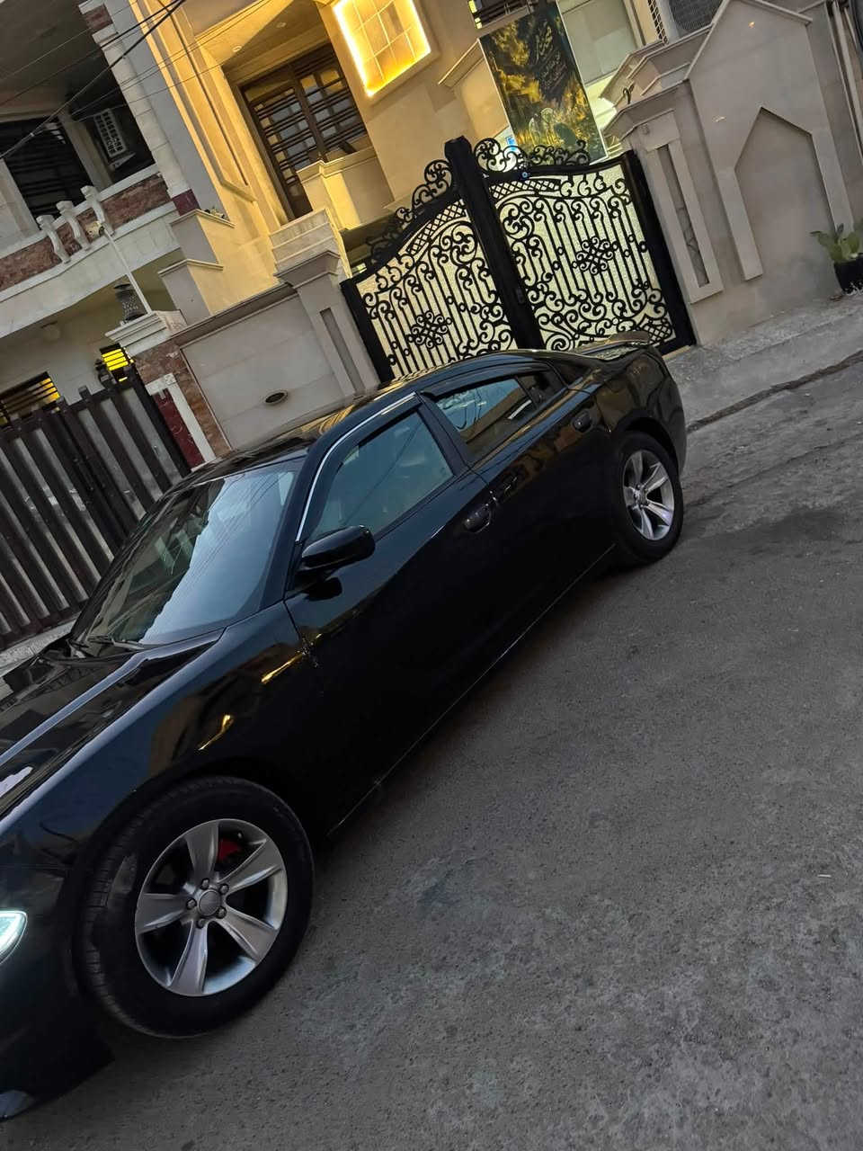دوج جارجر SXT موديل 22اصل بسمي رقم بغداد هزه ورقم جديد السياره صبغ عام هيه حادثه من امريكا صدر تخم تاير مكينه كير لوك
ماشي34 كيلو متر سلايد جلد السعر 132 
بصمه رادار بل مري نقطه عمياء تبريدثلج
تشغيل عن بعد لايت زنون كرسي كهربائي حساسات خلفيه وبعد موصفاته معروفه مكانه بغداد حي الجهاد اتصل ***********
