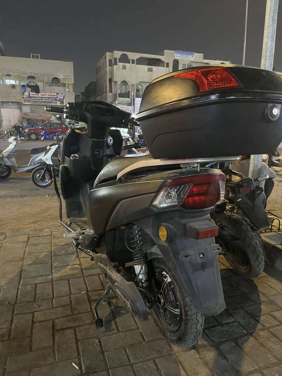 دراجه شحن (شركه الجوهره البحريه )
٦ باتري كبار 
ملف ٢٠٠٠
سرعه ٩٥ 
دراجه استخدام شهرين 
بلوتوث + بصمه 
للاستفسار ***********
