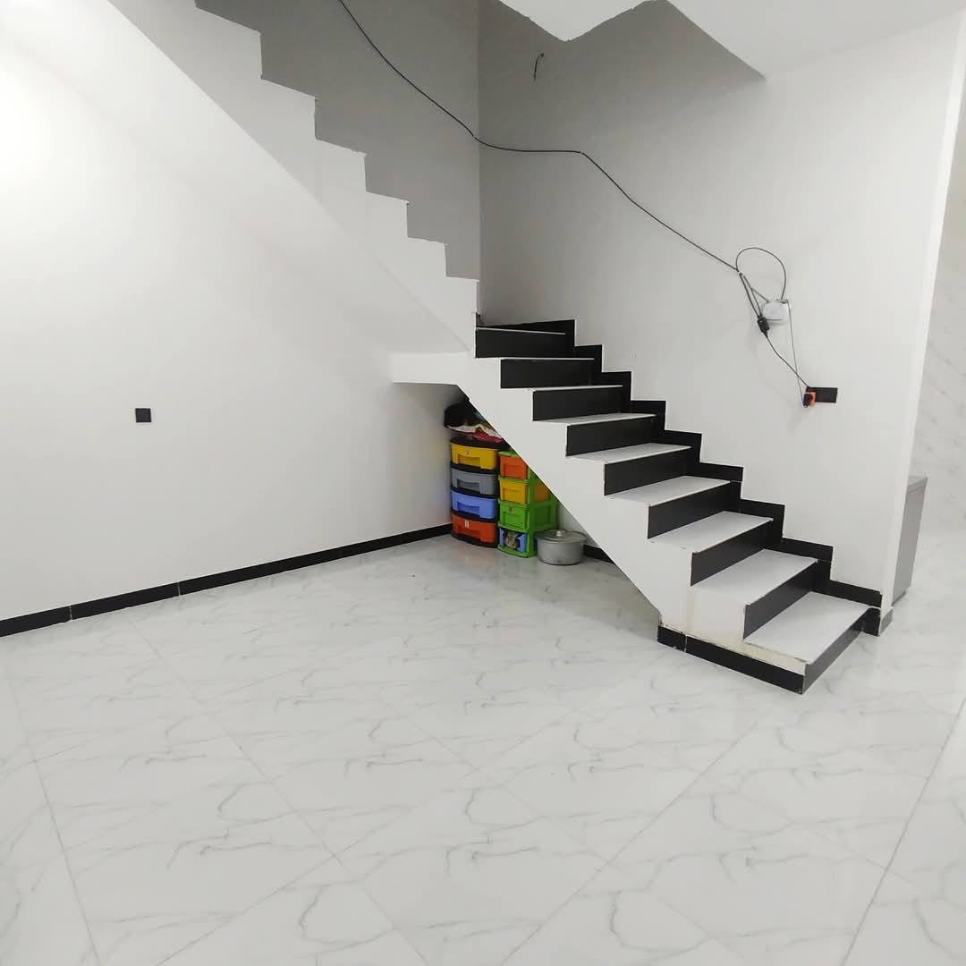 سلام عليكم
بيت عرصات حيدر بن حجي هندي حولي الخصيمه سند ٢٥ 
قرب شارع أبو لما الرئيسي بناء البيت مسلح كونكريت من الساس لسقف البيت كامل أي نقص مابي بنا حديث 
يتكون من استقبال صاله مطبخ حار بارد غرفه نوم عدد واحده صحيات داخلية وخارجية 
المساحة 120متر 
سعره البيت خاص أو الاتصال عل رقم ***********
