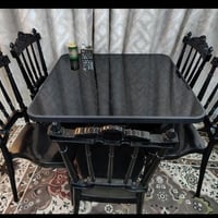 طاولة طعام • ٥ كراسي • ٩٠×٩٠ مربع