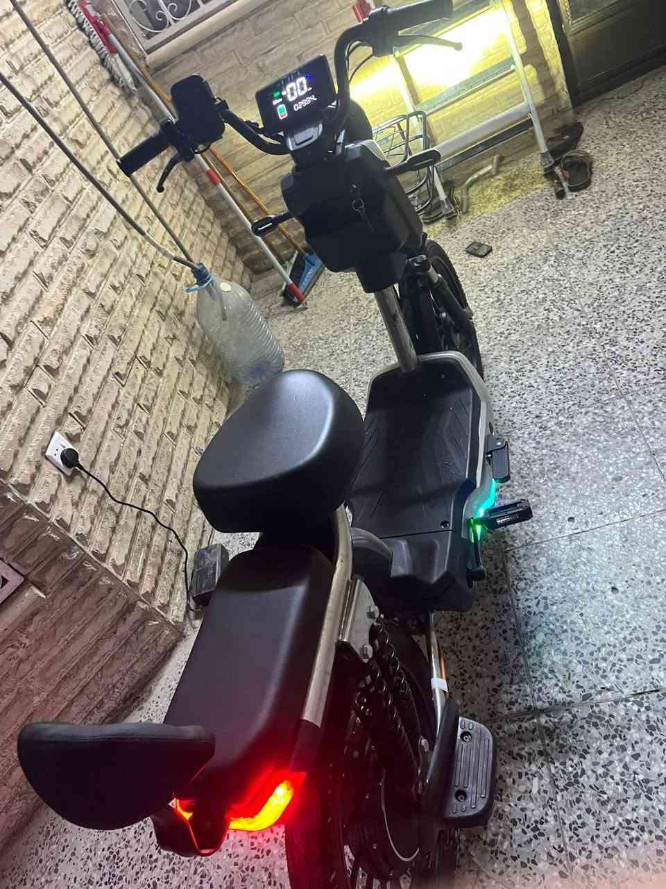 دراجة شحن للبيع الحجم ٢٢ تسع شخصين ٦ بطاريات ويني أصلية تايرات بريكات بلادي إشارة يمين ويسار ولايت قوي بك لايت ولايت بريك ٣نمر حساس ملف وحساس عقل وحساس بريك خلفي وامامي وحساس سكليتر السعر ٥٠٠ الف
سبب البيع الاهل الدراجة صارلهة يمي شهر الدراجة نظيفة اللة شاهد
لاتصال :***********  المكان بغداد
