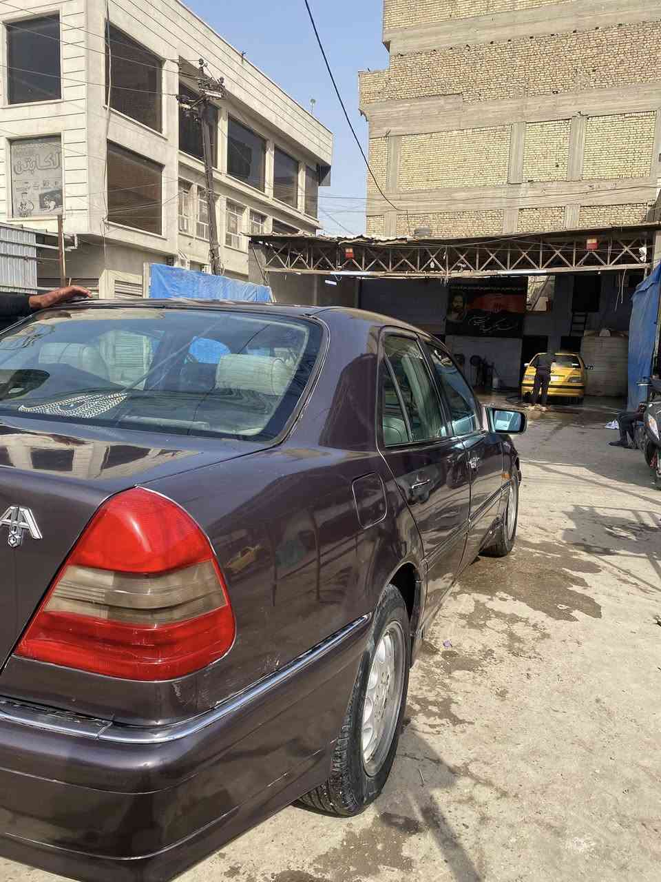 سلام عليكم شونكم شباب 
مارسيدس بيبي شبح c220/1995 رقم بغداد دولي 
سنوية وهزة جدد مصبوغة عام جمالية داخل جلد محرك بلاد خراطيم 4 سلندر كير أوتوماتيك
لايت زنون 
سنترلوك جديد  
جام كهرباء
السعرب58 وبيها مجال حگ الچية بيع او مراوس ب جيب نظيفة وكون رقم بغداد 
*********** واتساب
