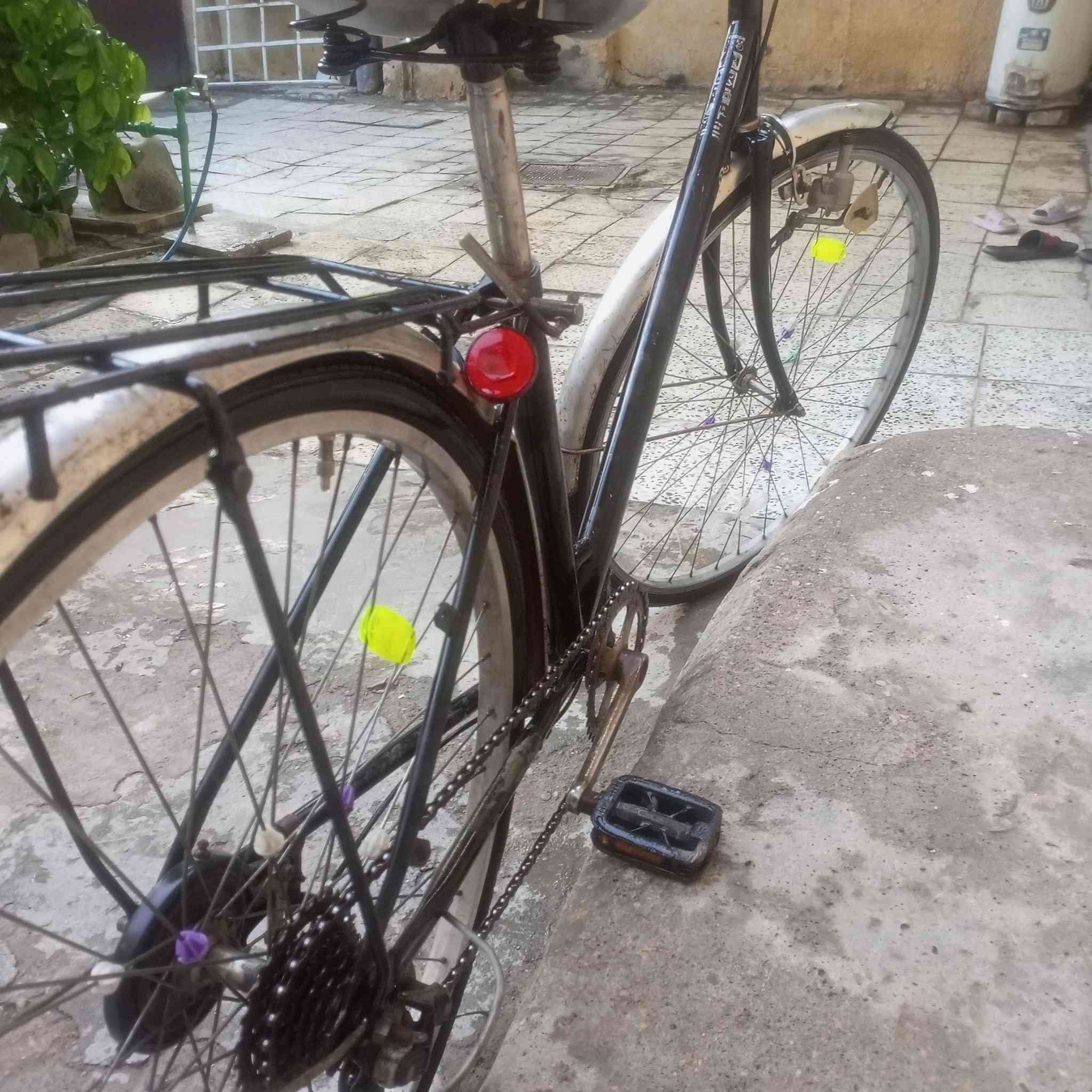 السلام عليكم بايسكل للبيع حجم 26 بناتي نضيف العنوان بغداد البياع الشرطة الخامسة السعر 50وبيه مجاللل
***********
