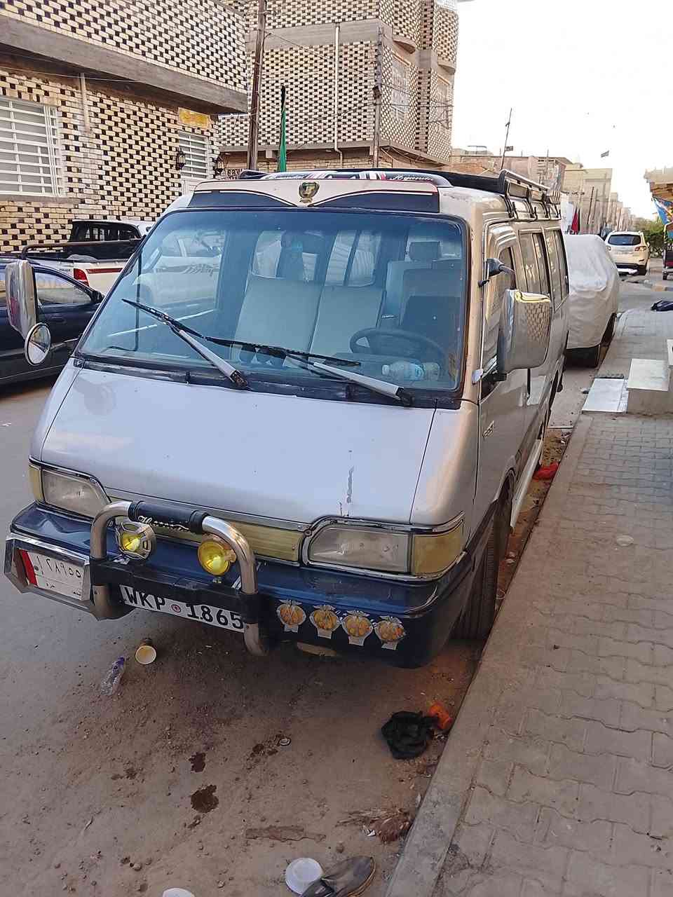 كيه بسته موديل 1993 مكينه جديده كير بدي شواصي جديد خير من الله جاهزه سياره هيه ومرور مصفره سعر 45 ورقه وبيه مجال *********** مكان نجف  شارع حنون
