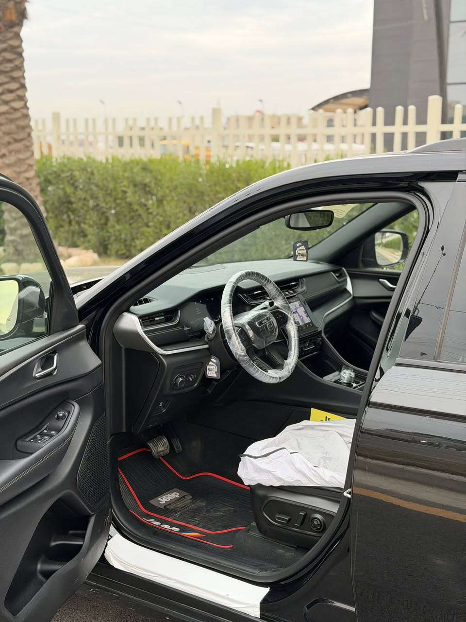 سلام عليك

#سعر_مناسب_جداً
جيب كراند شيروكي بلاك توب 6 سلندر

بترة 5 راكب ،  بدن رقم
 
موديل 2023 ماشية 18 الف جديدة
وارد امريكي  

حادثها : جاملغ و بنيد و باب امبدل نفس اللون
صور الحادث مرفقة

   مواصفات :
بصمة 
فورويل 
سلايد
كاميرا خلفية
حساسات
تدفئة مقاعد
تدفئة بالاستيرن
شاشة
مرايا رادار
لايت زينون
نظام كار بلاي
رادار أمامي وخلفي
رادار خط الطريق
جلد 
تحكمات استيرن
مقاعد كهرباء
وبعد بيها اهواي مواصفات 

مكان سياره  بغداد الكرخ

سعرها 275 ورقة وبيهة مجال قليل
للاستفسار 
***********
