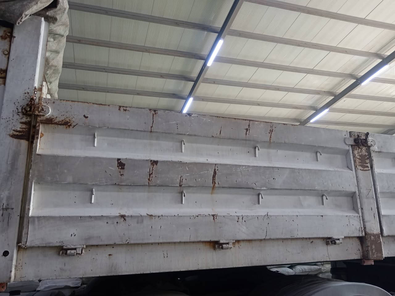 جناب للبيع طول ١٣ متر ارتفاع ٨٥ سم كاملات تكم اباب الخلفي


**إذا كنت صاحب هذا الإعلان وتريد حذفه لأي سبب، رجاءا أرسل رسالة إلى الدعم الفني**