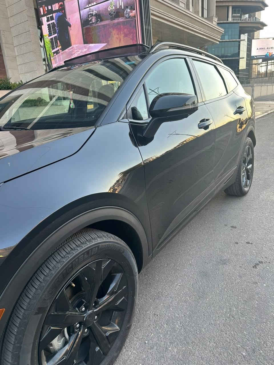 السلام عليكم
Sportage phev 2025 هايبرد plug-in
وارد امريكي 
X-line برستيج اعلى فئة بالسبورتج
الحادث قطعتين مبدلات نفس اللون اصليات وكالة 
ماشية 6000 
مواصفاتها بانوراما ، كشنات جلد كهرباء ، كرسي السايق خزن ميموري ، كشنات تدفئة تبريد ، 4 كاميرات ، كاميرا بالدشبول من تفتح اشارة يمين ويسار ، كير ماوس
السيارة تتقدم وترجع بالبصمة
السعر 22.500 يعني 225 ورقة
مكاني بغداد
رقم الهاتف ***********
