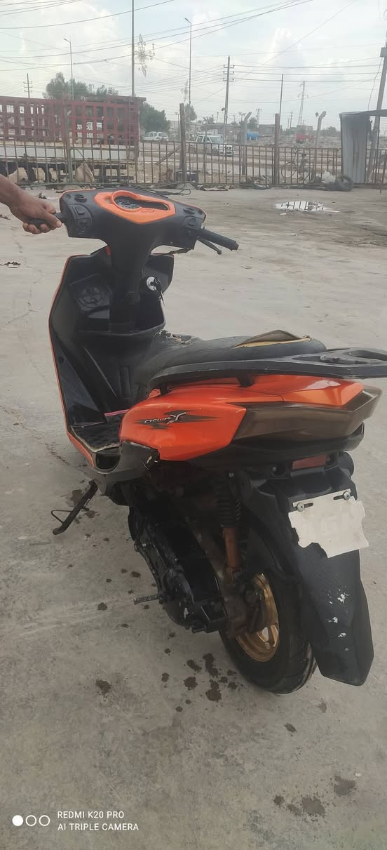 دراجه للبيع جاهزه من كلشي كهربائيات جدد تخم تاير جديد السعر 200 وبيهه مجال مكان ديواني***********
