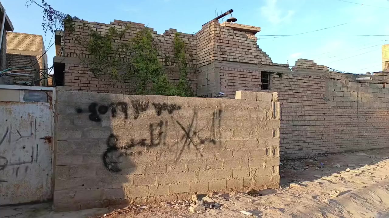 اخوان السلام عليكم بيت بمنطقه الاربع تالاف شارع ماهر يصير فرعي قريب على ماهر والسوك ويصير المستشفى الجديد قريب عليه كلش بيت متروك ابيع بالعتبار موقع كلش زين اللاستفسار على هاذ الرقم ‏‪***********‬‏
