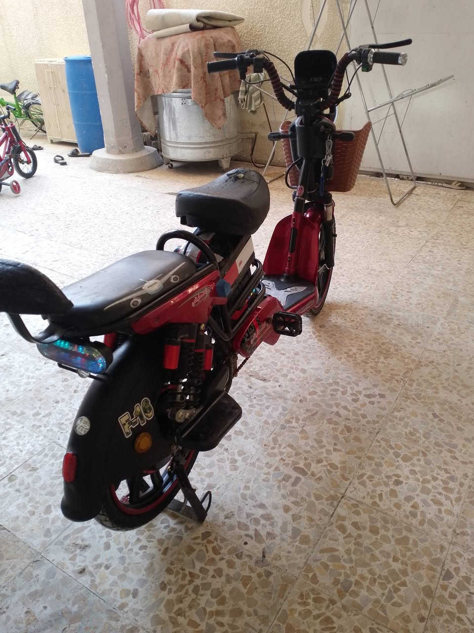 السلام عليكم
باسكل شحن للبيع 

الحجم. 20 

النضافه فول 

تشغيل بصمه و مفتاح 
الباسكل اربع بطاريات 

السعر. 290 وبي مجال حك الجيه

العنوان. كربلاء قرب مستشفى الكفيل 

الرقم. ***********
