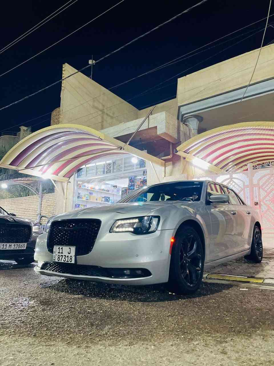 🦅كرايسلر  300S امريكي دخول جديد🦅
الحلال للبيع 🤍🍀
         
                الموديل 2023 اصل🧿
                   ( الاصدار الاخير )

                  اللون سلفر فاتح ◻️
     
المسافة المقطوعة  40im

حجم المحرك 3600

            السيارة (حادثه ربع البنيدالباقي كفاله) 🇺🇸
   ( السياره مرقم بغداد )

مواصفات السيارة:-
*بانوراما
* نقطة عمياء . 
* حساسات امامية . 
* مصابيح امامية زنون مع  بلوجكترLED . 
* ويل قياس 20 أنج . 
* حساسات خلفية .  . 
* شاشه كبيرة مع نظام ملاحة نفكيشن GPS .
* سستم صوت كامل مع دمام خلفي 
* كراسي جلد طبيعي شعار S
* مقاعد أمامية كهربائية عدد 2 .  . 
* مقاعد أمامية تبريد وتدفئة . 
* مقاعد خلفية تدفئة . 
* تشغيل عن بعد .  . 
* تدفئة مقود . 
* محدد سرعة .  . 
* كاميرا خلفية دوارة.
* مرايا رادار 
* ⁠مع ترحيب متحسسة للاضاءة  
* دخول ذكي 
* ⁠(بصمة) .

للاستفسار عن السعر واي تفاصيل اخرئ الاتصال متوفر 
***********🍀🤍
المكان كوت🍀🤍
🪬🧿
