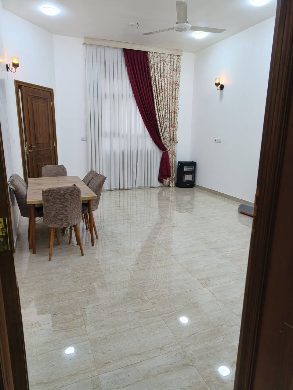 📢 اعلان 📢📢 اعلان 📢 
       👇               👇
⚜⚜ للبيع ⚜⚜ للبيع ⚜⚜
🏠 دار سكني طابو زراعي 🏠 
📐 المساحة٣٠٠متر📐 
🌍 الموقع / الحلة / حي الكفاءات / قرب كوين بارك / توزيع حسين حاجم القديم / قريب جدا من الشارع العام 
🏤 الواجهة ١٥متر والنزال ٢٠ متر 
🏤 يحتوي على٢ غرف نوم🌺  صاله كبيرة 🌺 هول  🌺موزع  🌺مطبخ حار بارد +جلسه   🌺 مجمع صحيات 🌺حديقة 🌺كراج 
 🧱 البناء ٢٠٢٥ 
📷 صور المنزل مرفقة مع الاعلان 👇
 ❓للاستفسار ⚜  الاتصال على الرقم ***********
⚜⚜⚜⚜⚜⚜⚜⚜⚜
