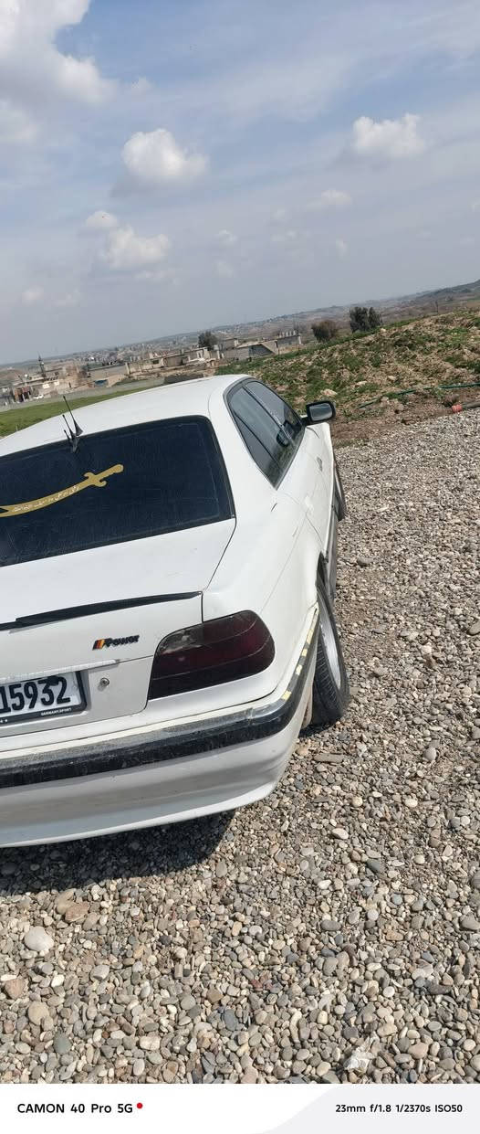 السلام عليكم سياره بي ام كاسحه موديل 95 حجم 730 سياره محدثه 2000 سياره جديده كلش سياره غرفتها تعبانه محركها نص عمر جير شرط بها كاملق من جهه السائق بصبغ بها تلقيطات صبغ ضخم جديد باتري جديد تواير نص عمر تخم الخلفي نص عمر قشر كلش نظيف وحلو موضح عندك بالصوره مراوس مراوس سعرها حيل مناسب 43 ورقه وبيها مجال بيع مستعجل كربون بنزين بها السياره باسمي شرط التحويل تريد وكاله تريد تحويل بس اني احول اي ثلاث مرات انشرها وارجع امسحها من وعود الكاذبه سياره تجي تشوف وتشيك لا تقول لي اشرح لي تجي تشوفه وتشيك بعينك تمام العين مو مثل الحكي رقم تلفوني ***********
