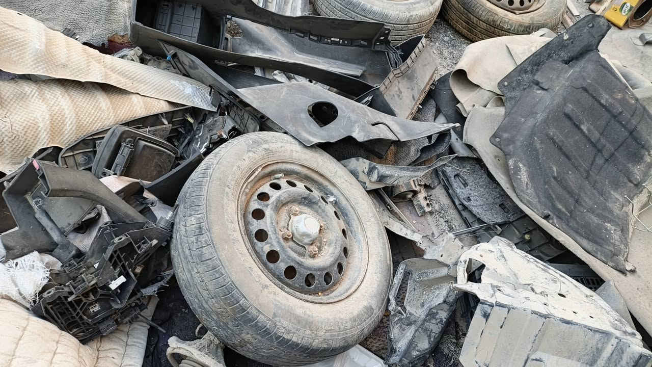 سلام عليكم وياله مع تايرات للبيع ياهو اليفيدك اخذه كلمن وسعره مكانهن بغداد الكماليه قرب المشتل رقم الهاتف ***********
